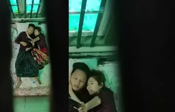အောက်ထပ်က လင်မယား စောင်ခြုံပြီးလိုး ချောင်းရိုက်