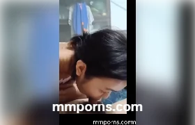 စပယက်ပေးတာကို အကူအညီတောင်းနေတဲ့စော်